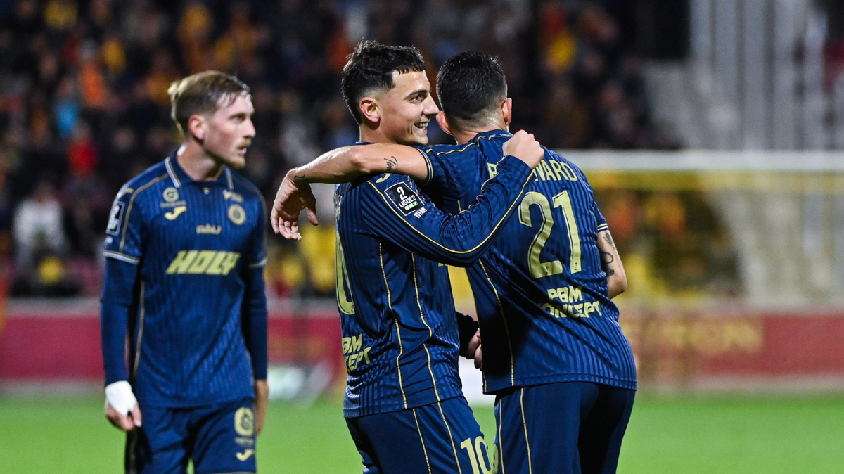 Ligue 2 20252026 Troyes et Pau impressionnent, Saint-Étienne tombe pour la première fois, les tops et flops de la 8e journée