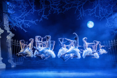 Le mythique Swan Lake de Matthew Bourne revient à Paris