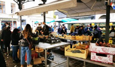 Marché de la place aux Herbes lors du deuxième confinement. © Joël Kermabon - Place Gre'net