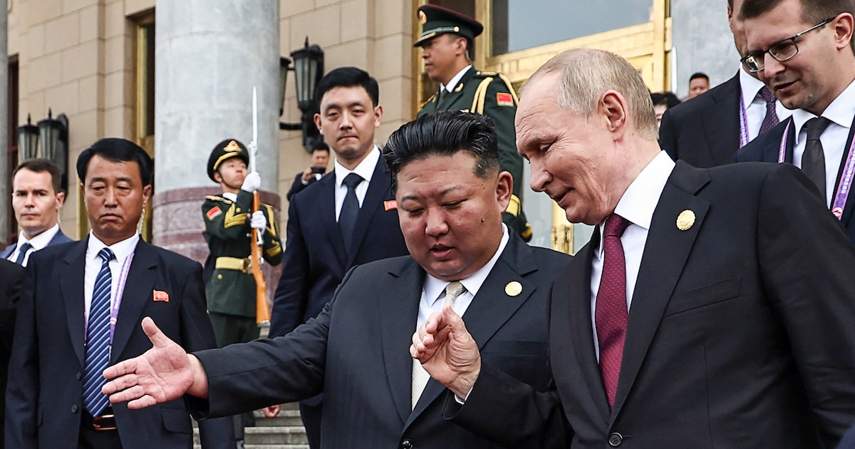 Kim Jong-un et Vladimir Poutine, le 3 septembre 2025 à Pékin.