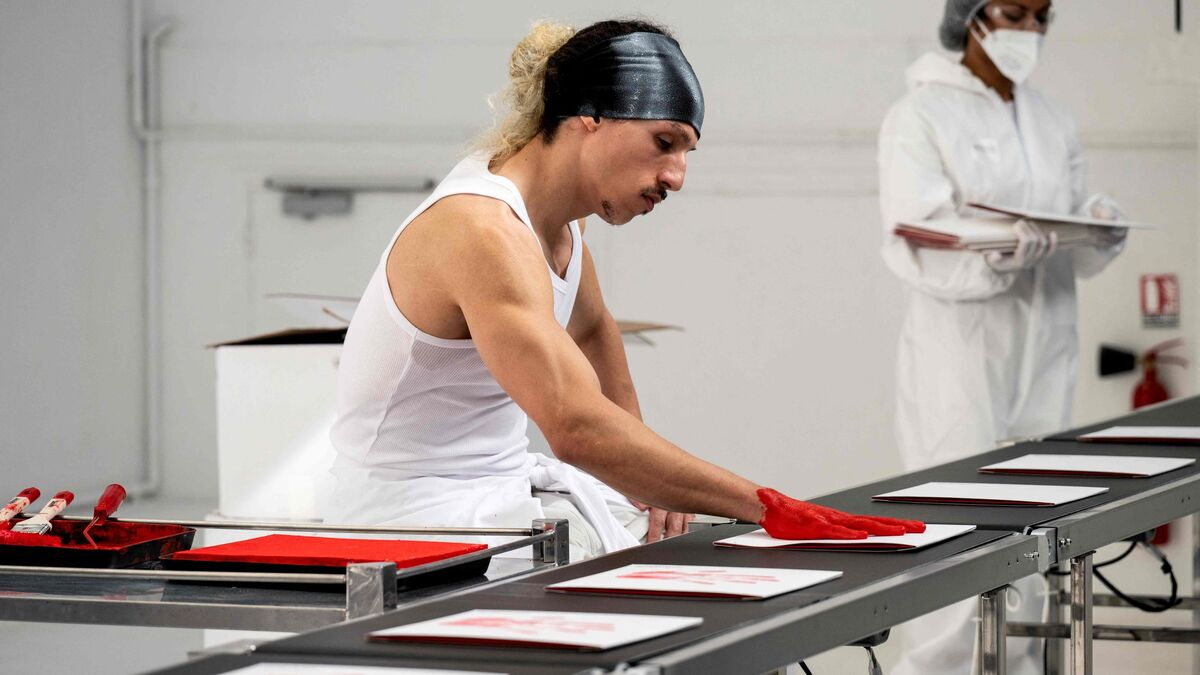 Rilès peint ses pochettes d’album pendant 24 heures : sa nouvelle performance hors norme