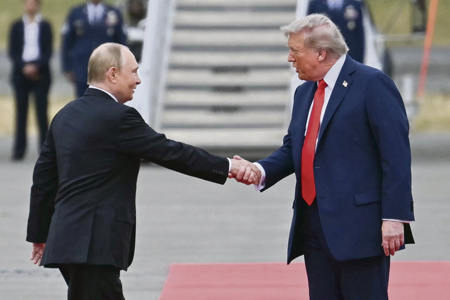 Guerre en Ukraine : Donald Trump et Vladimir Poutine évoquent des échanges de territoires