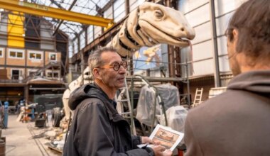 La compagnie nantaise La Machine crée un varan destiné à Calais