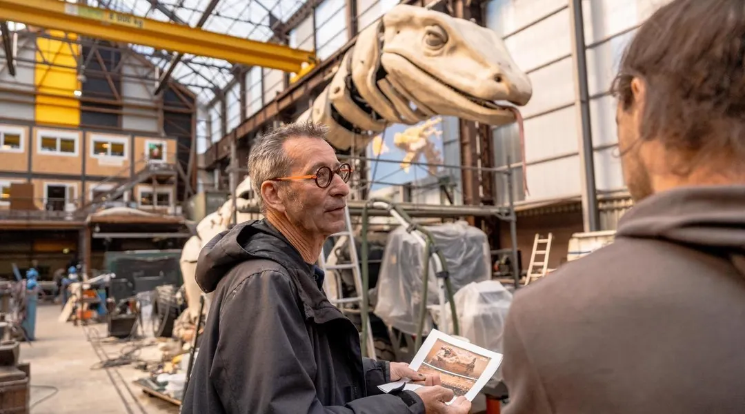 La compagnie nantaise La Machine crée un varan destiné à Calais