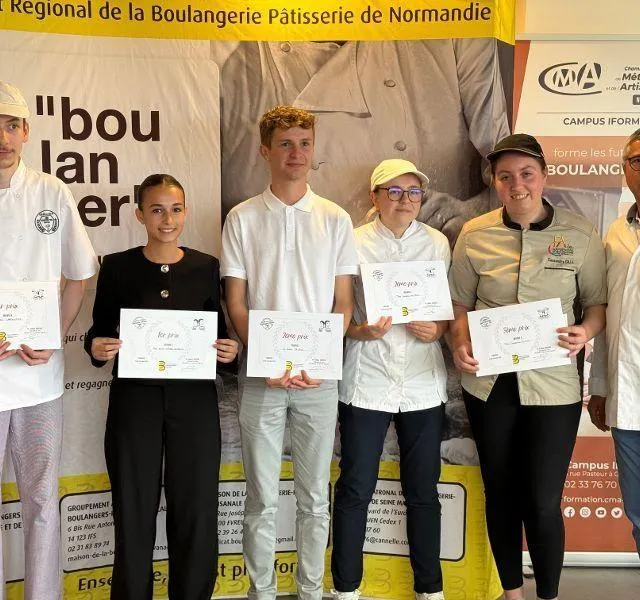 photo à gauche, le vainqueur henri carpentier. en 2e et 3e, des jeunes concourant pour le prix du meilleur vendeur. puis coralie maître, cassandra gille et fabrice suzanne.  ©  ouest-france