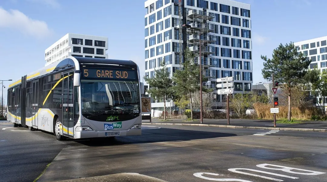 Adolescent poignardé dans un bus à Nantes : deux supects mineurs interpellés