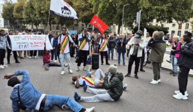 Avec en tête la mort du jeune Guinéen menacé d’expulsion, des migrants mineurs manifestent à