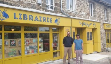 Au nord de Rennes, cette librairie insolite fait aussi cantine et salon de thé