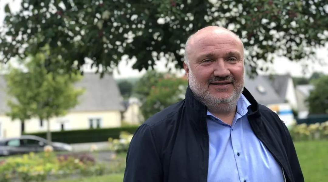 « Ils sont entrés sur mon terrain » : des pétards lancés contre la maison de ce maire près de