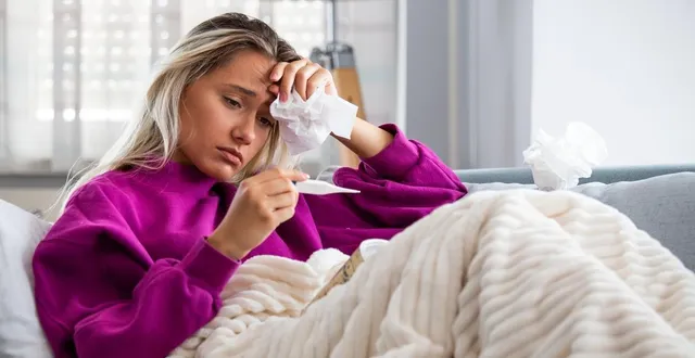 photo  les courbatures font partie des symptômes récurrents des virus hivernaux.  ©  photo d’illustration : stefanamer via getty images/istockphoto 