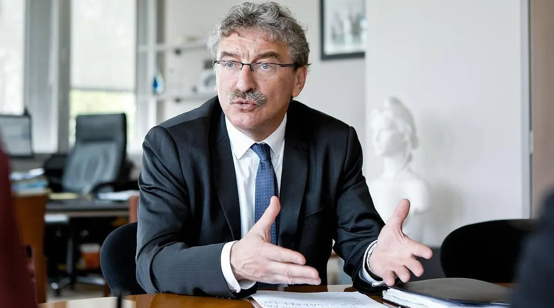 Le gouvernement Lecornu doit « proposer un autre chemin », demande le président