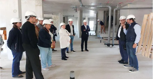 photo  pendant la visite du projet charlyse avec les élus.  ©  photo presse océan 