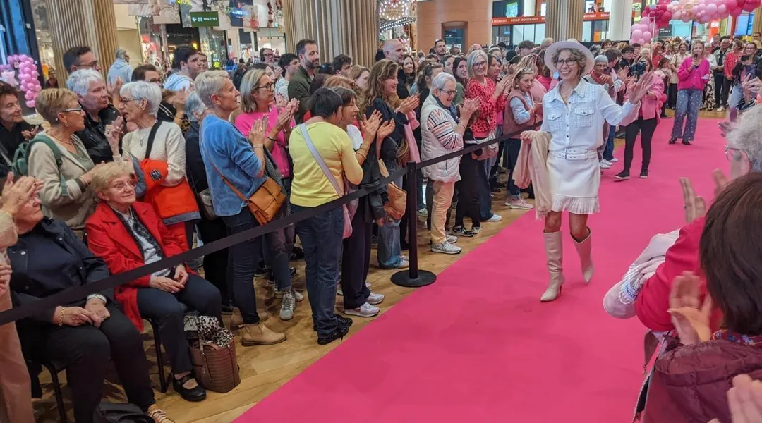 Atteintes d’un cancer du sein, elles défilent dans la galerie commerciale de Basse-Goulaine