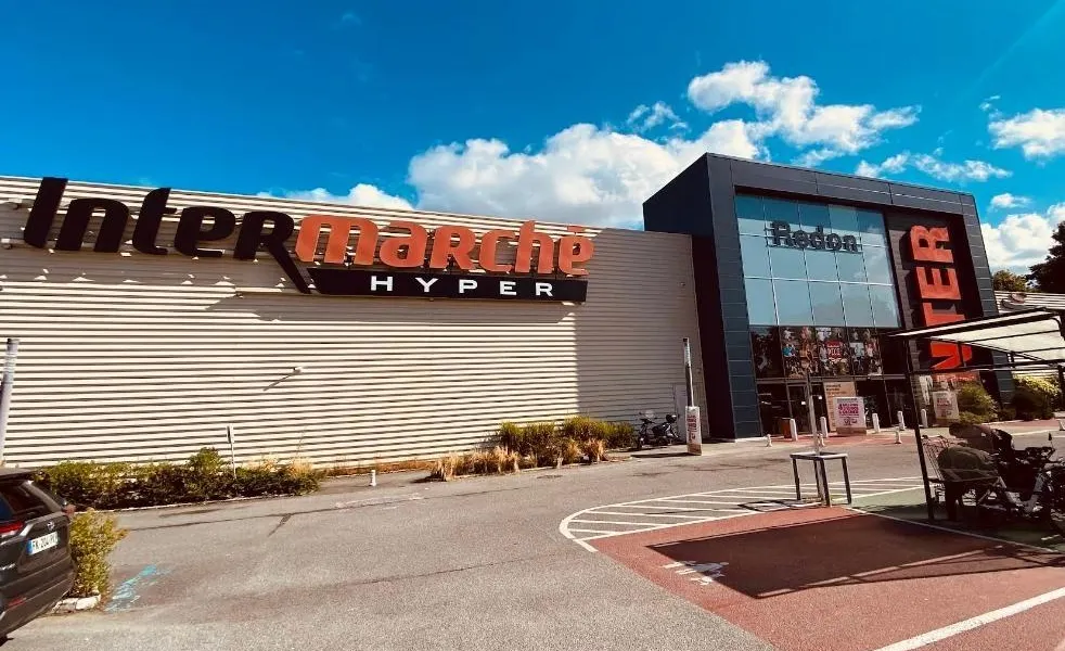 Victime d’une crise cardiaque, un directeur d’Intermarché réanimé par un client en Bretagne