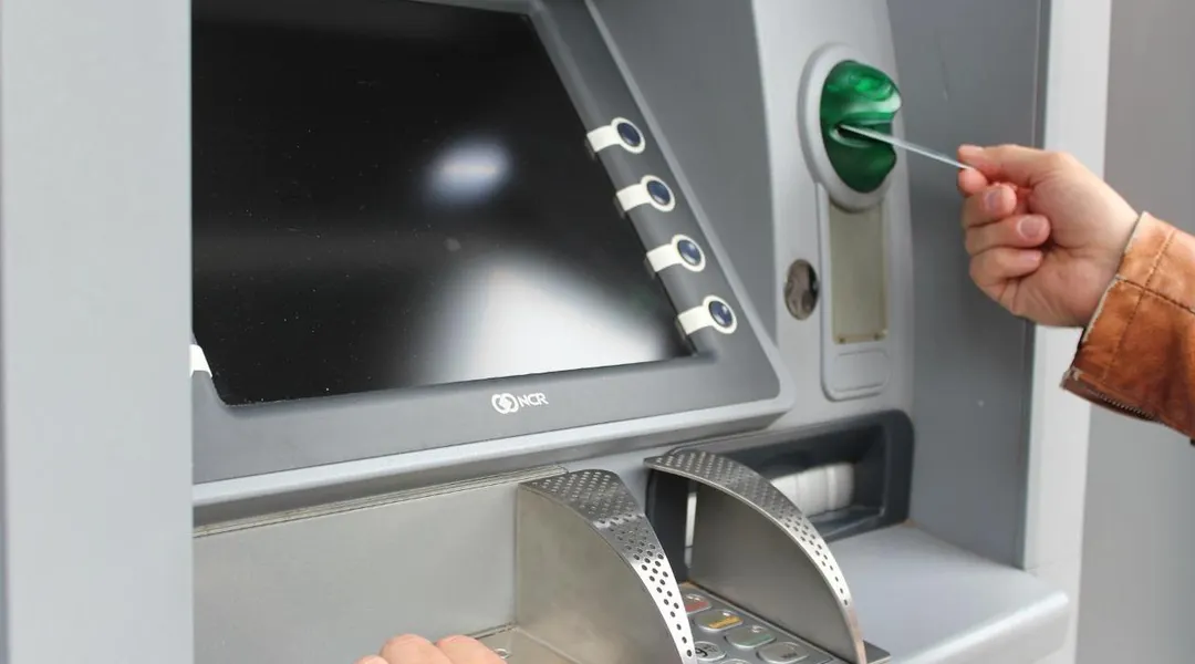 Ils avaient été surpris dans les faux plafonds d’une banque, deux hommes condamnés dans le Nord