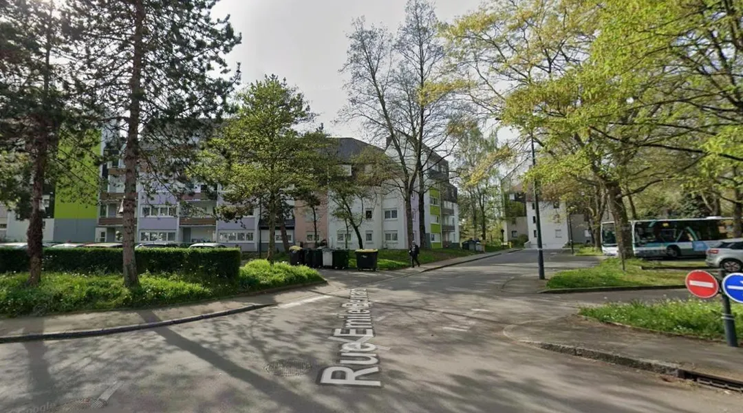 Un livreur de 22 ans conduit à l’hôpital après une agression à Rennes : trois individus en