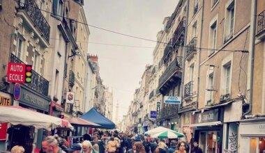 Attention les trouvailles ! On chine au vide-greniers de la rue Joffre, à Nantes, aujourd’hui