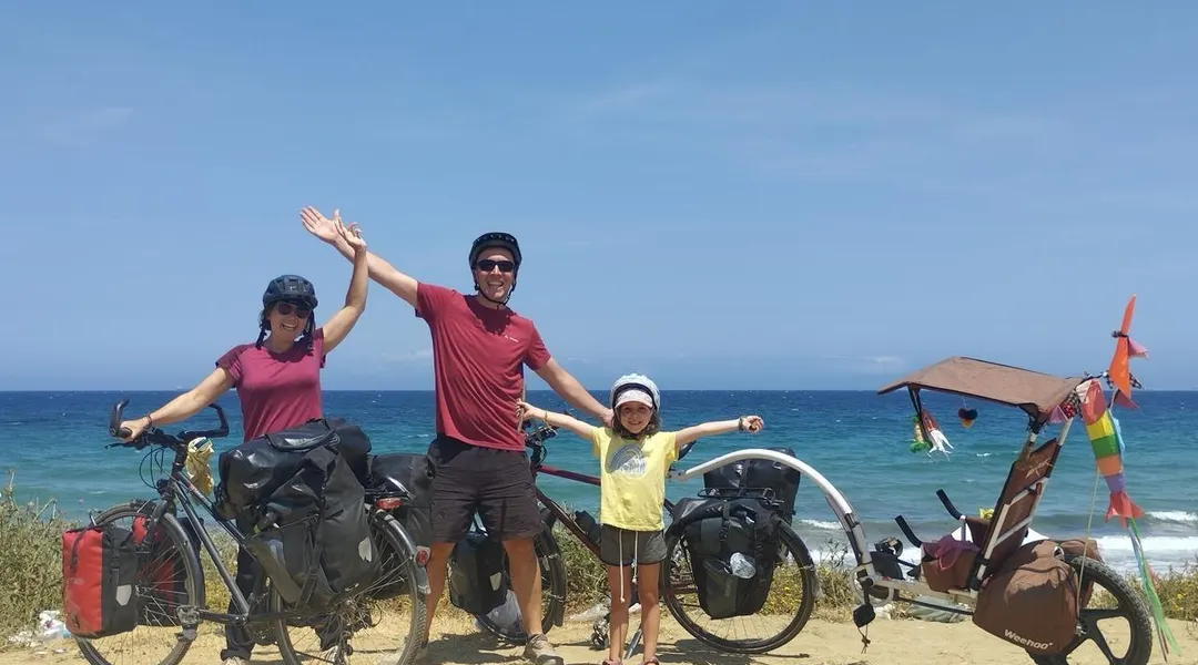 Ce couple de Loire-Atlantique a parcouru 5 780 km à vélo, avec sa fille de 6 ans en Pédalette
