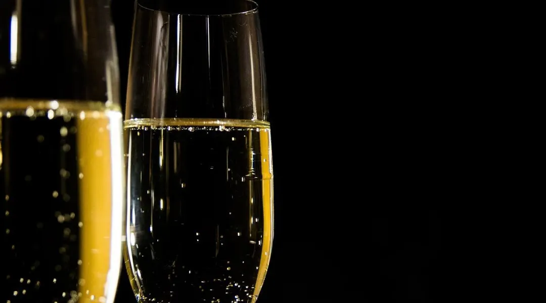 Une « arnaque au champagne » vise les restaurateurs de plusieurs villes : en quoi