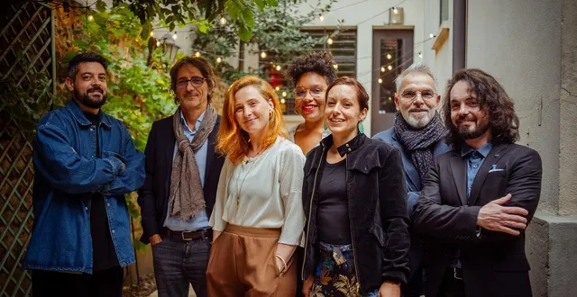 photo  l’équipe qui mène le projet epilepsia waves. au premier plan, troisième à partir de la gauche, l’artiste eva ménard, juste derrière à ses côtés, fabrice bartolemei, médecin. à droite au premier rang, pierre-henri dutron, compositeur et éminent spécialiste de mozart.  ©  epilepsia waves 