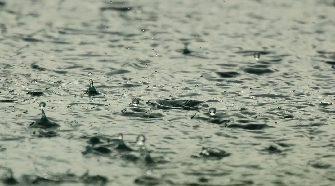 « Il y avait 40 cm d’eau » : surprise par un orage, une personne bloquée dans sa voiture