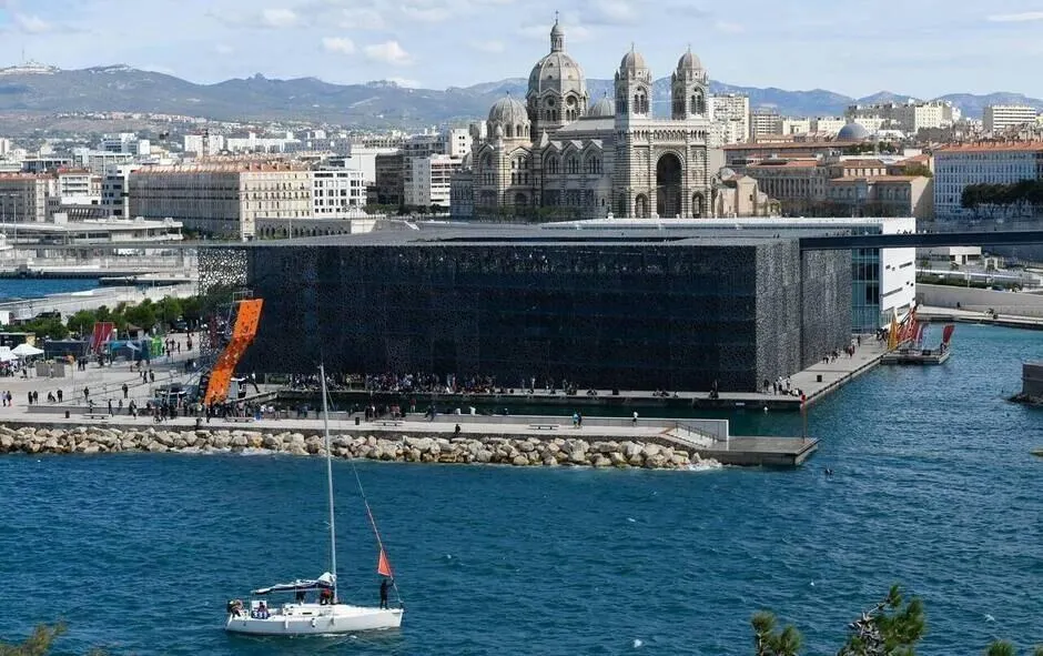 Deux jours après le cambriolage du Louvre, un jeune homme tente de s’introduire au Mucem à