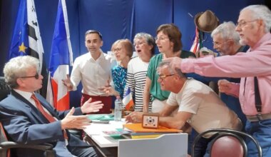 Chevaigné. Maire et administrés se font face sur scène