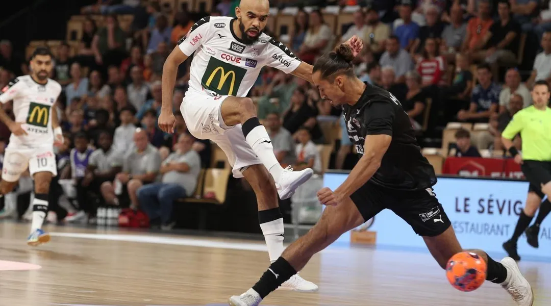 Futsal. Laval en gestion totale à Toulon . Sport
