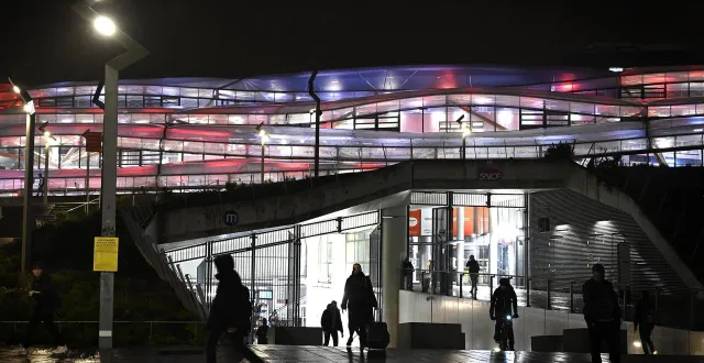 photo  un père et son fils, alcoolisé dans un café de la gare de rennes, ont provoqué une bagarre, vendredi 24 octobre 2025, vers 18 h 30. un commerçant voulant aider a été blessé.  ©  marc ollivier / archives ouest france 