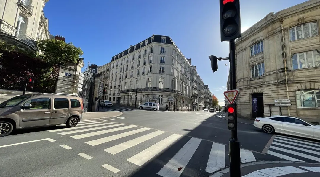 Ivre, il grille un feu et percute la voiture d’un joueur du FC Nantes