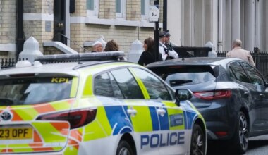 Au Royaume-Uni, un mort et deux blessés dans une attaque au couteau près de Londres