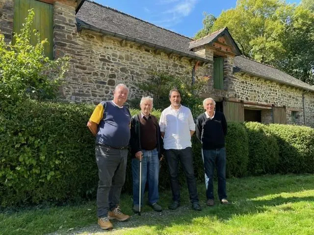 80 ans plus tard, ce nonagénaire breton revient sur les lieux de son enfance pour la première