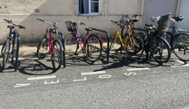 Bordeaux : opération enlèvement des épaves de vélos sur les arceaux de la ville