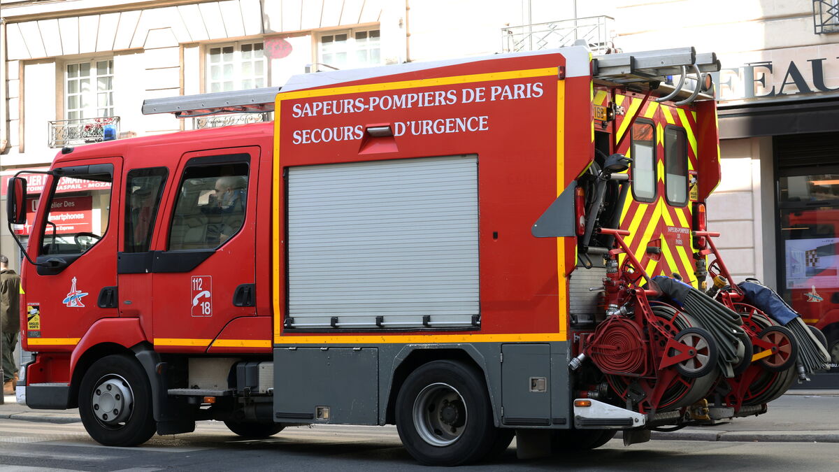 Paris : plusieurs explosions entendues rue de Varenne, une camionnette en feu