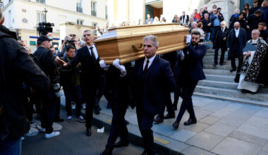 « Elle voulait être la fille au coin de la rue » : aux obsèques de Claudia Cardinale, l’émotion de ses proches