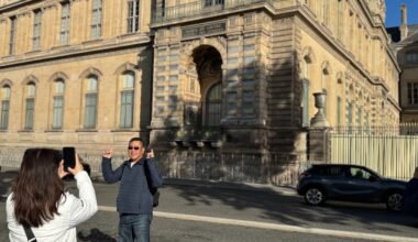 Cambriolage au Louvre : « La fenêtre la plus célèbre du monde », nouvelle attraction touristique de Paris