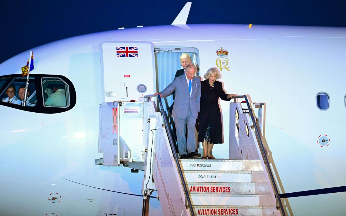 Charles et la reine Camilla atterrissent en Italie pour un voyage historique au cours duquel le roi deviendra le premier monarque britannique à prier lors d'un office public avec le pape, chef de l'Église catholique, depuis la Réforme.