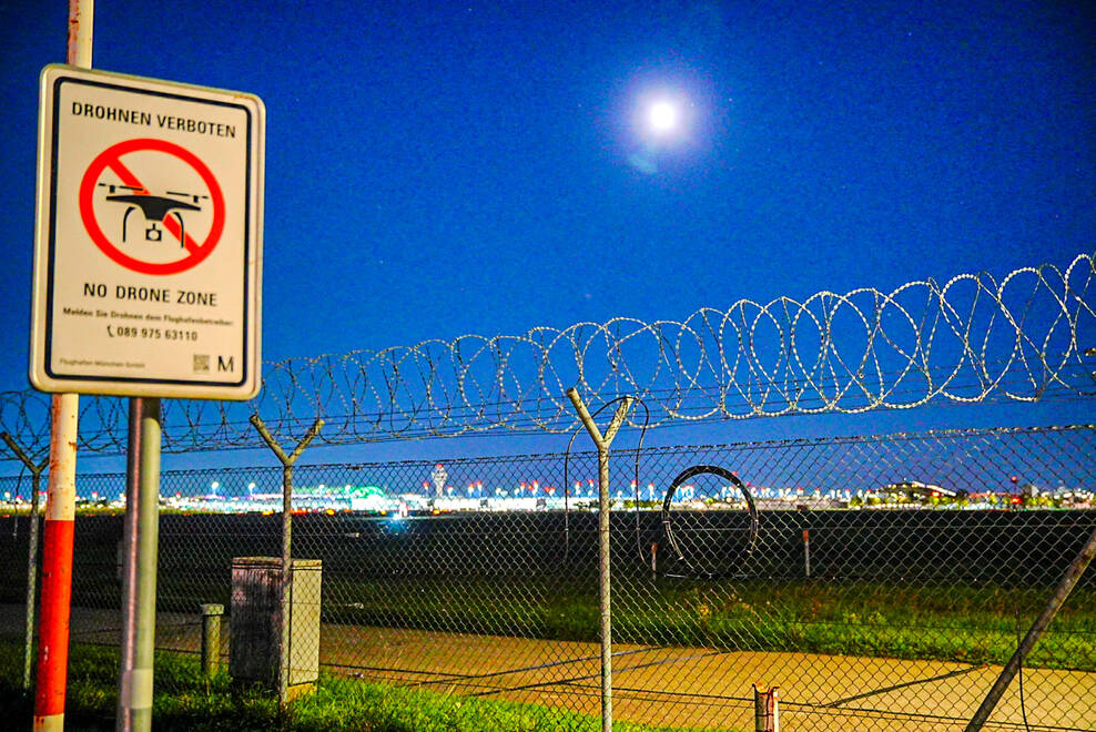 Le trafic aérien a été interrompu pendant quelques heures à l'aéroport de Munich en raison du survol de drones Photo © Enrique Kaczor/DPA/SIPA