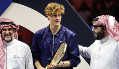 ATP > Sinner n'est pas content et le fait savoir : "Nous avons eu d'excellentes discussions avec les responsables des tournois du Grand Chelem de Roland-Garros et de Wimbledon. Nous avons donc été déçus qu'ils nous aient annoncé qu'ils ne pourraient donner suite à nos propositions"