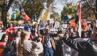 cinq personnes en garde à vue – Libération