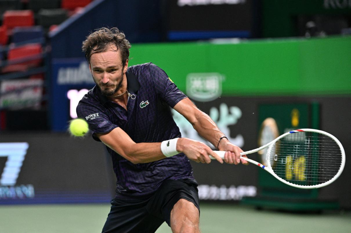 « Il mérite d’être en finale » : Medvedev rend hommage à Rinderknech après leur match à Shanghai