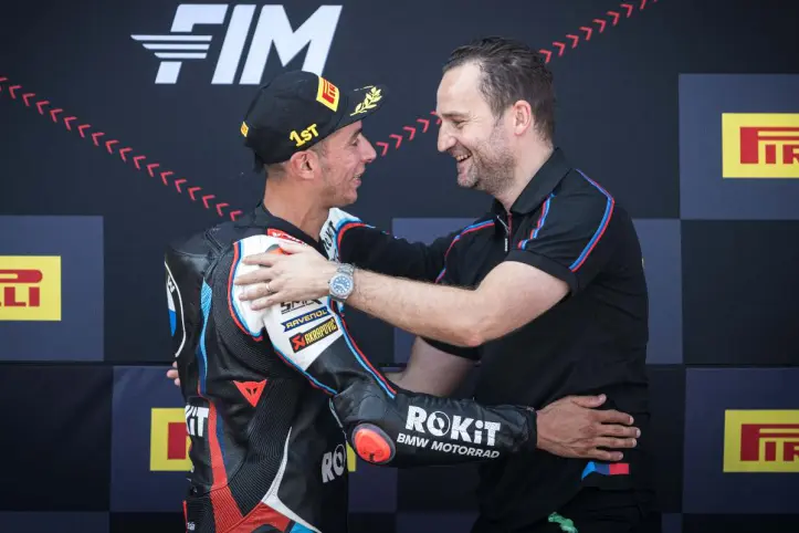 Toprak Razgatlioglu pilote BMW Superbike et Sven Blusch