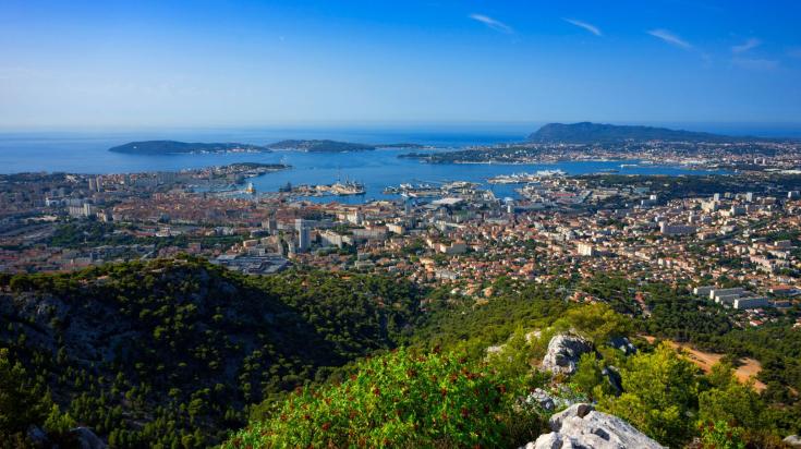 Investir près de Toulon : 5 villes rentables à moins d’une heure de la mer