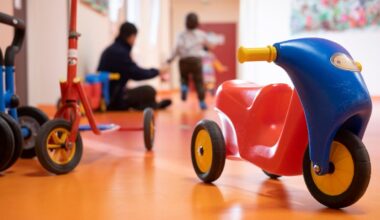 « C’est mal géré » : à Paris, panique et colère dans des écoles du XIe après la suspension de deux animateurs