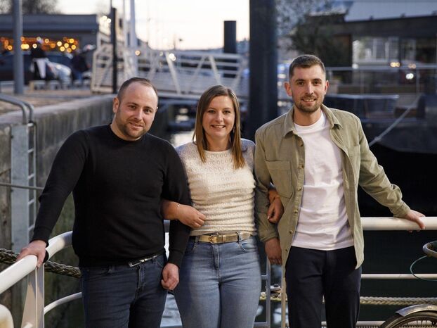 Océane n'a pas encore choisi entre Florian (à gauche) et Robin (M6/Cécile ROGUE)