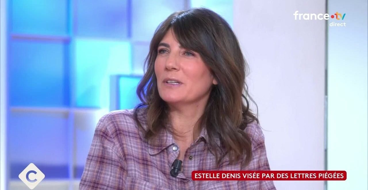 "J'ai eu peur", Estelle Denis réagit pour la première fois au colis piégé qu'elle a reçu