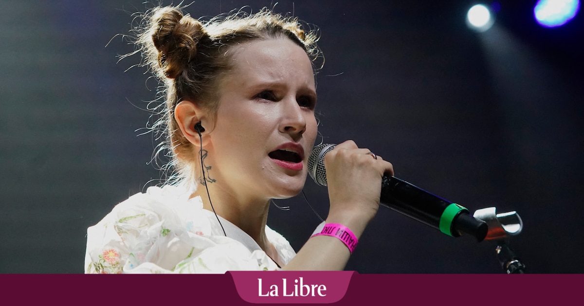 Cette icône de la pop russe défie Moscou en exil : "Tout ce que je peux faire, c'est me tenir loin de ces dingues"