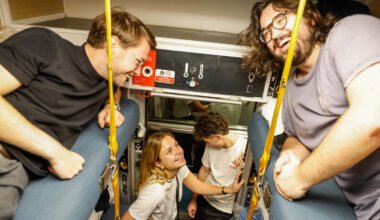 « Masque pour les yeux, boules Quiès, dentifrice à croquer » : on a voyagé à bord du train de nuit Paris-Lourdes