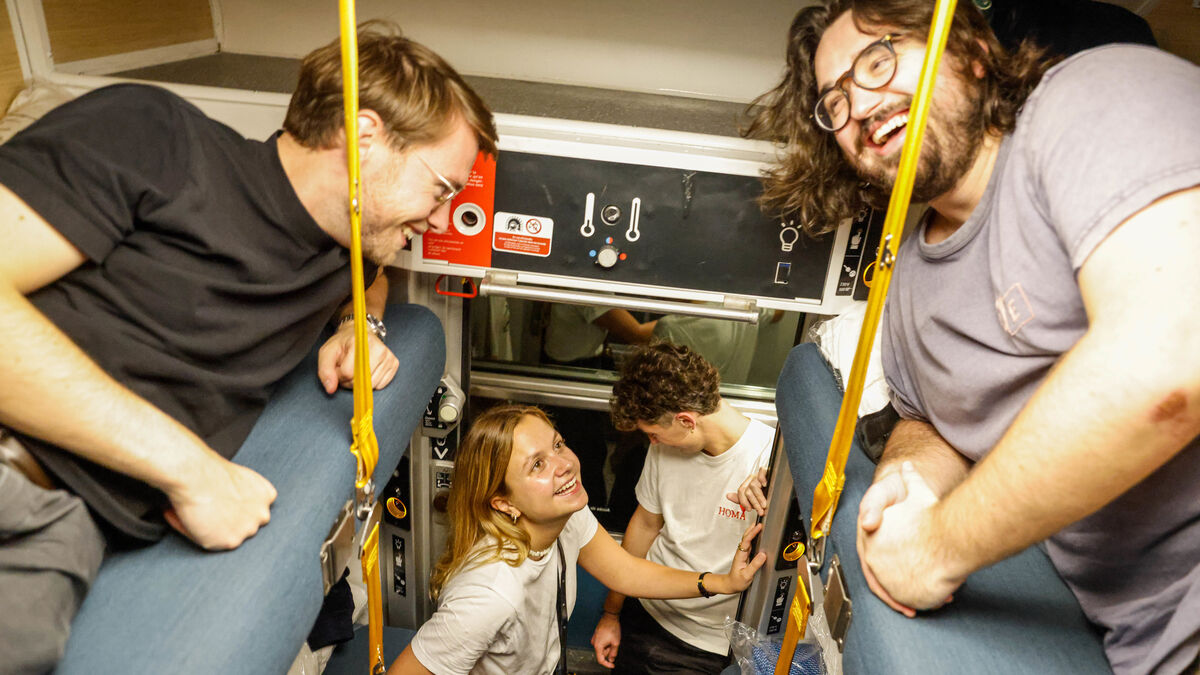 « Masque pour les yeux, boules Quiès, dentifrice à croquer » : on a voyagé à bord du train de nuit Paris-Lourdes