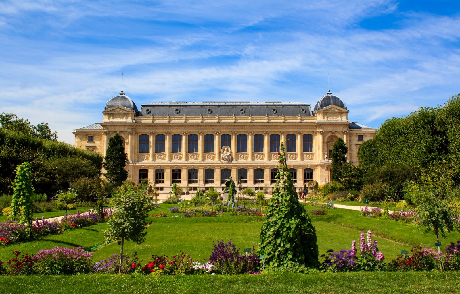 Vol d’or au Museum d’histoire naturelle de Paris : ce que l’on sait de la suspecte mise en examen et écrouée